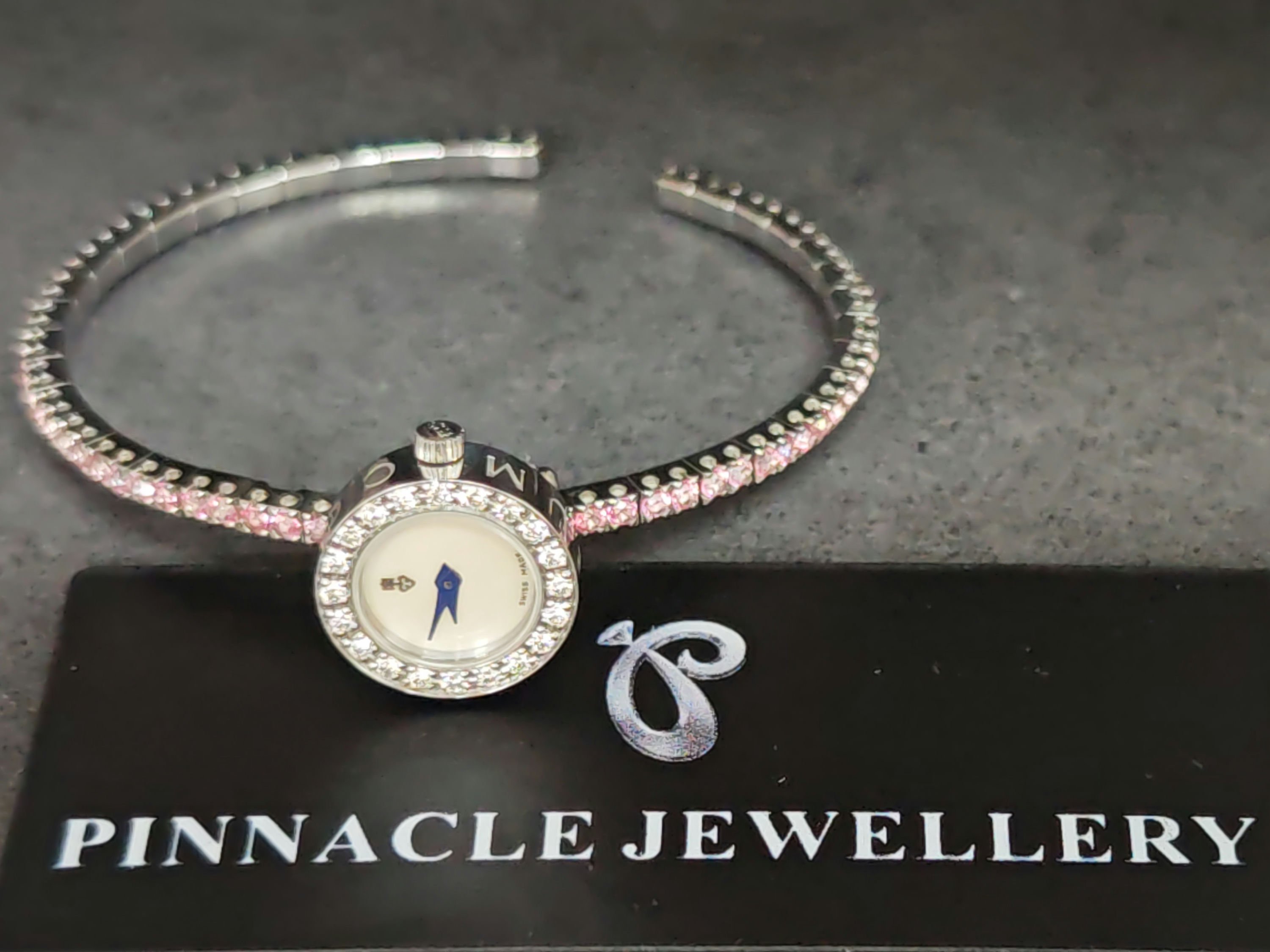 CORUM Romantic Debutante 137.501.47/E008 PN34 Pre-owned Watch