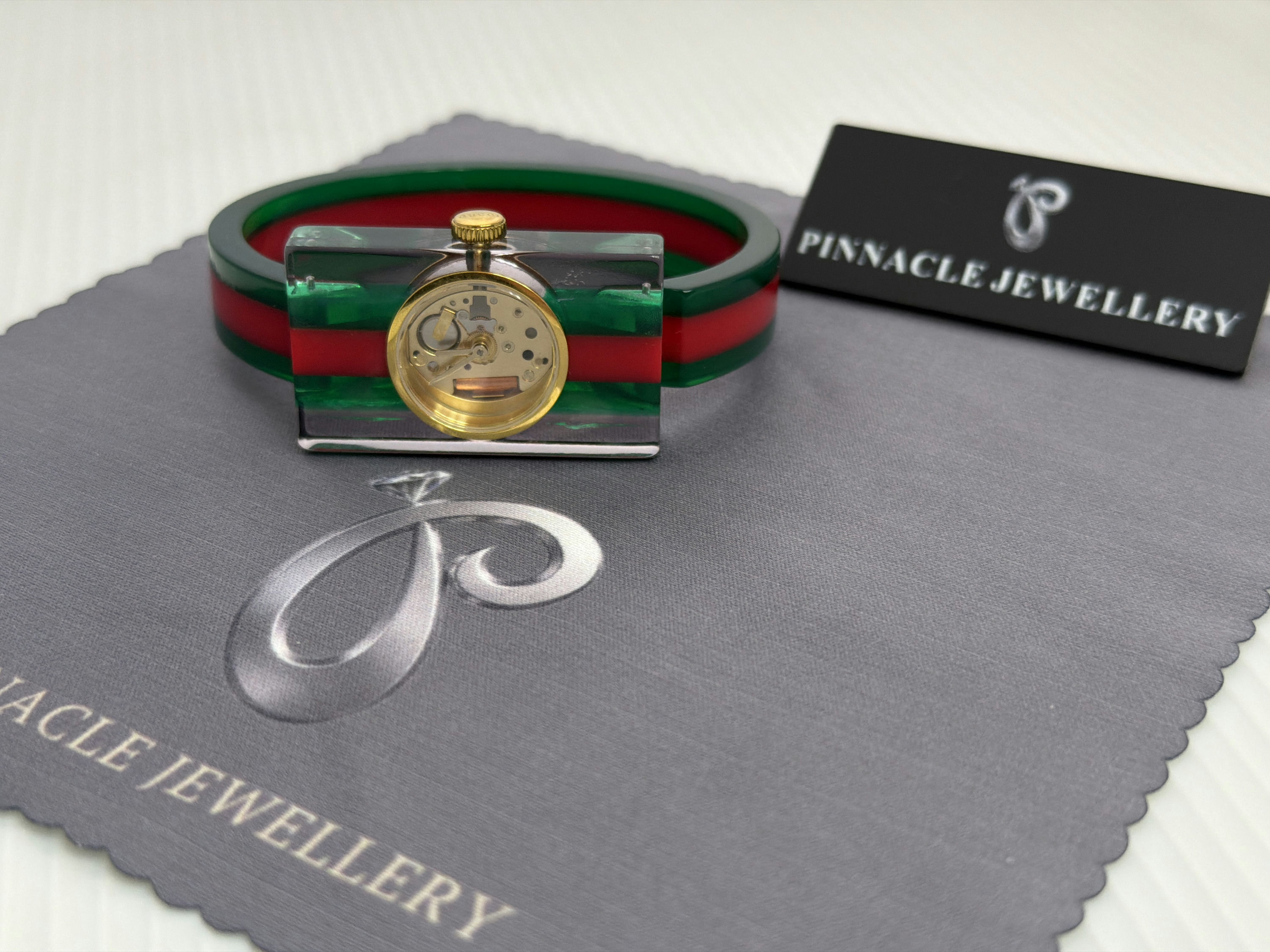 GUCCI Vintage Web Plexiglas Bangle YA143501 Pre-owned Watch