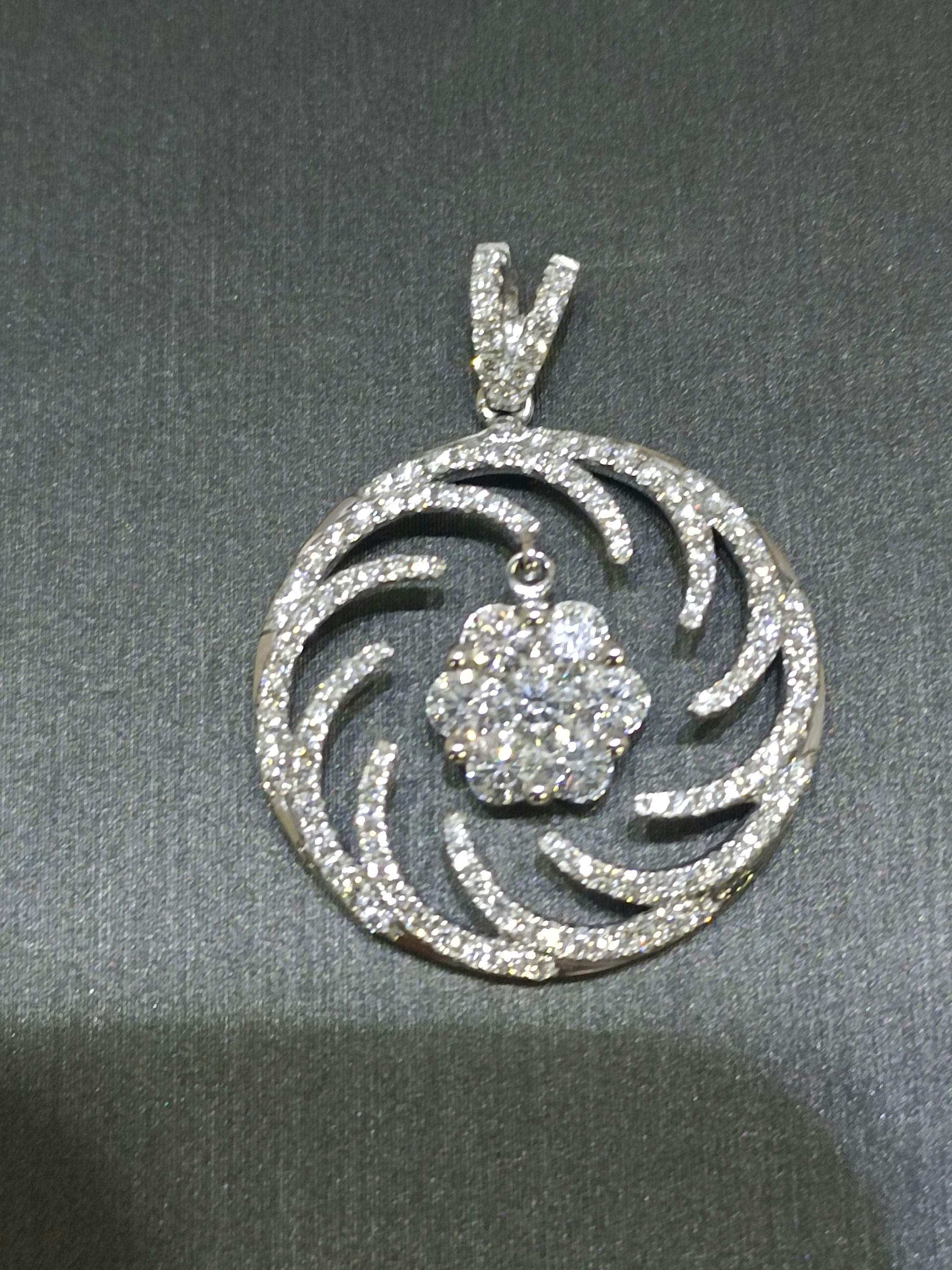 18K White Gold Diamond Pendant Jewellery – photo 2